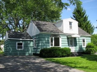 110 Roxboro Rd, Mattydale, NY 13211