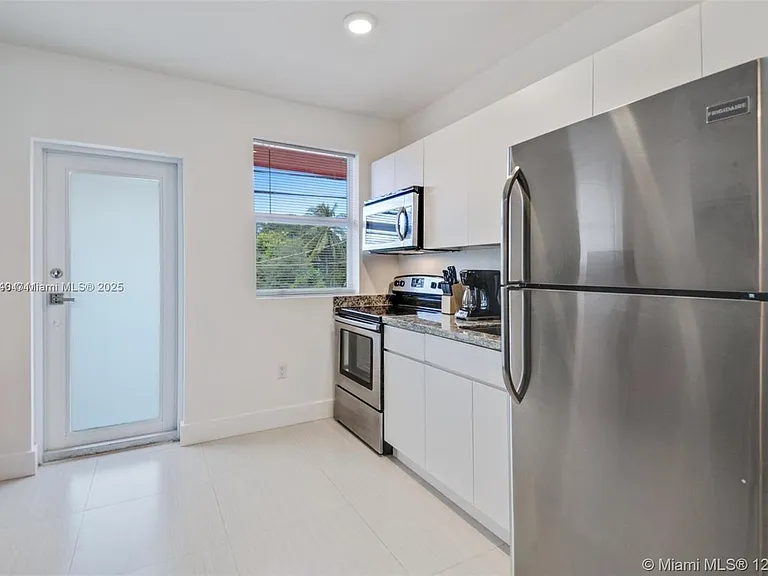 2601 NW 1st Ave #4 — Photo 9