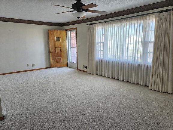 2nd image of 1524 N Kansas St