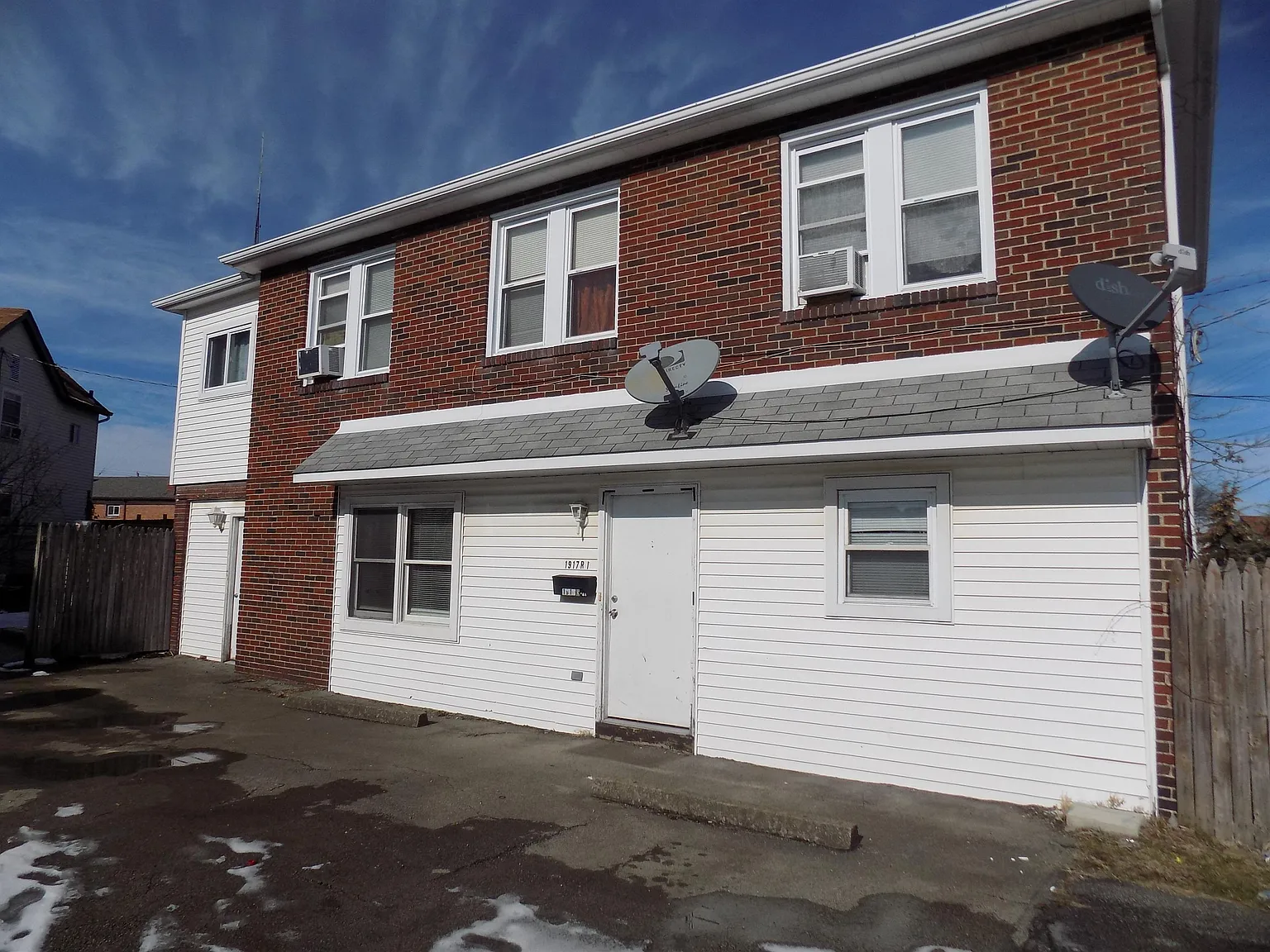 1917 Grandview Ave photo 1