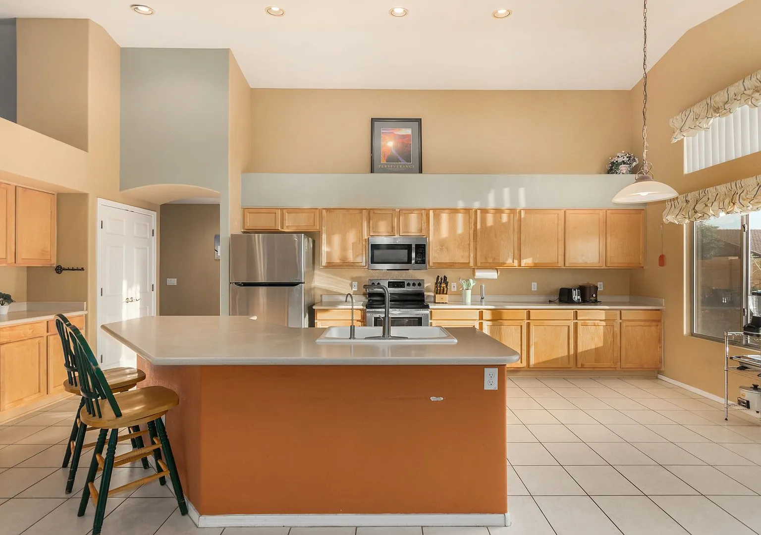 Spectacular 5 Bdrm Home, Offers Solar Electric! — Photo 3