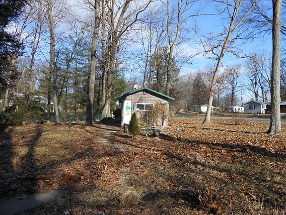 2nd image of 995 Woodland Dr
