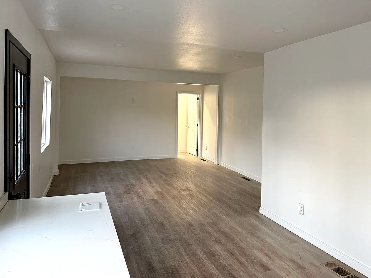 Building Photo - 1259 E Laurelwood Dr