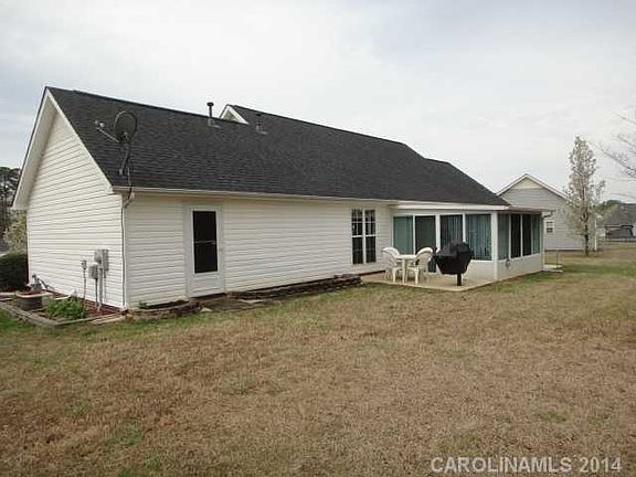3rd image of 837 White Oak Ln