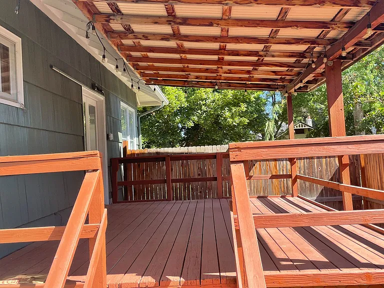2411 W Woodlawn Ave — Photo 25