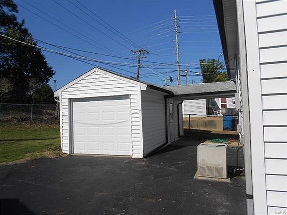 3rd image of 9528 Upland Dr