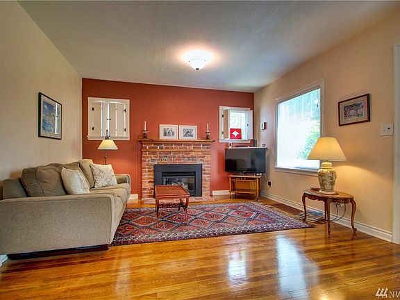 Gas fireplace, stunning hardwood floors