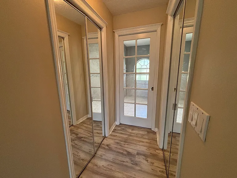 20 Clarendon Ct N — Photo 12