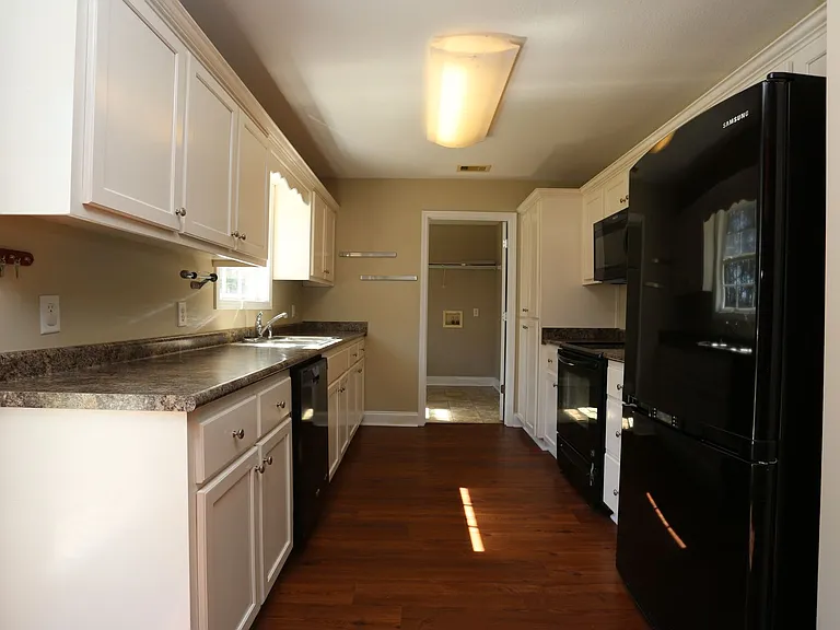 343 Longwood Dr — Photo 9