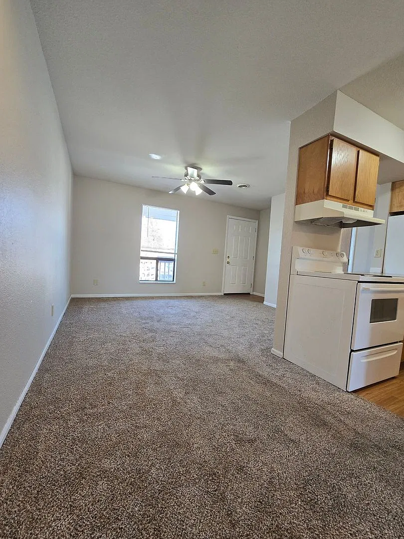 2 Bedroom 1 Bathroom Apartment in heart of Osage Beach! — Photo 4