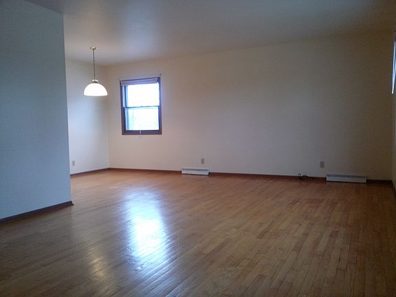 Bright Living room/dining room