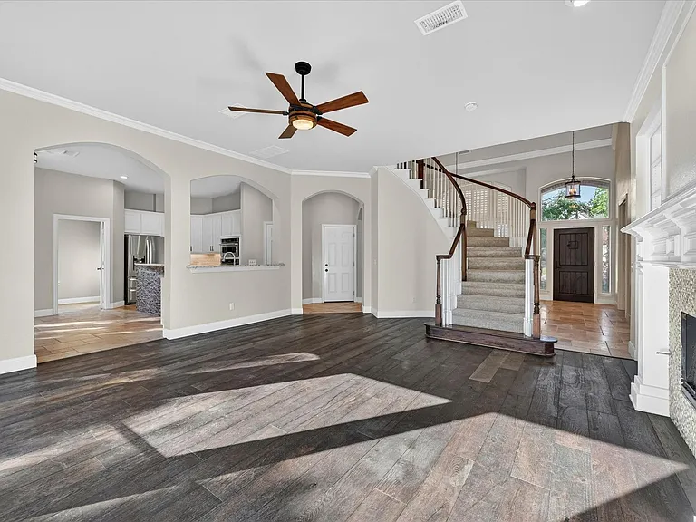3102 Southwood Dr — Photo 4