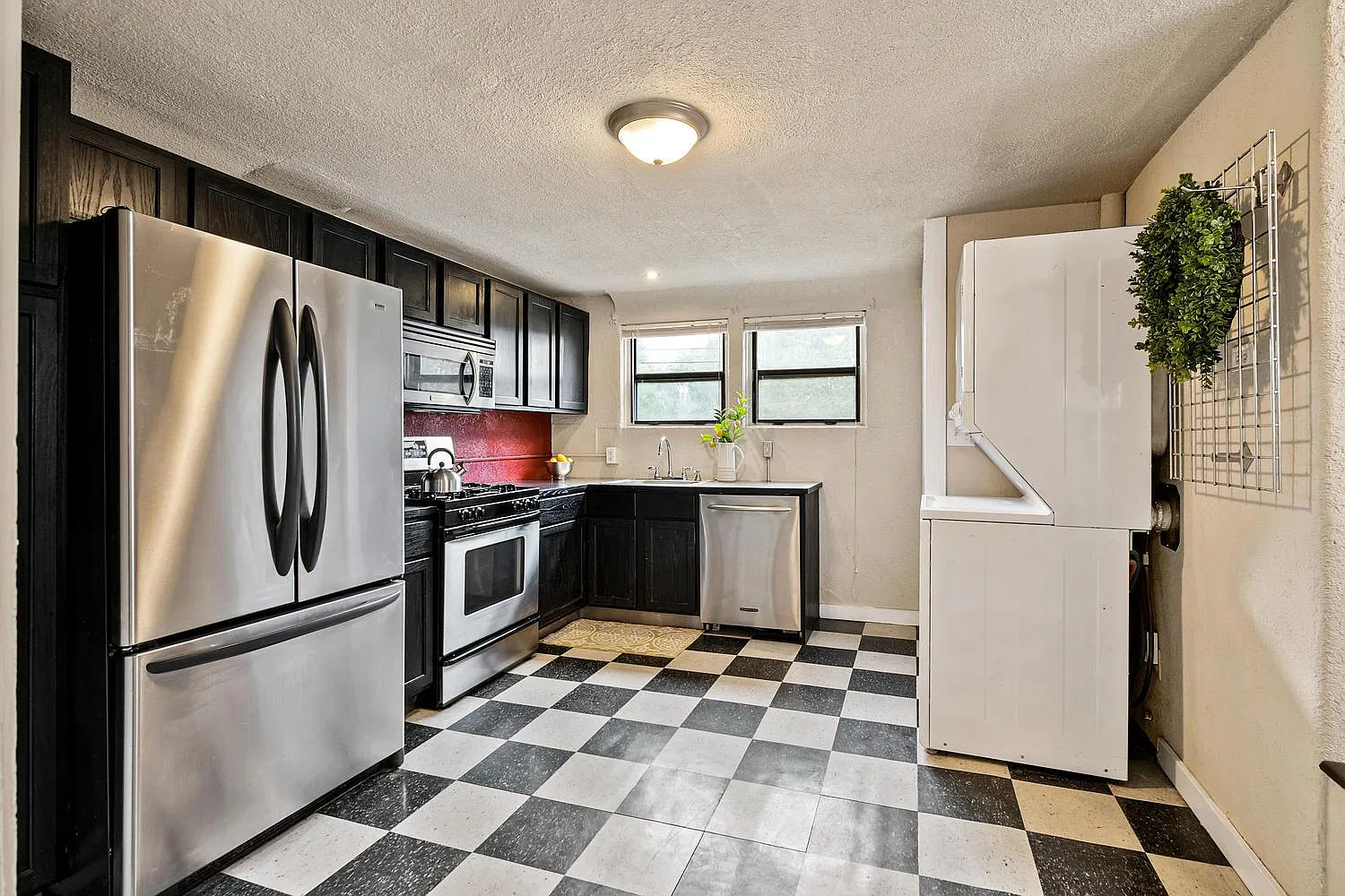 4 bed, 1800 sqft, $3,000 — Photo 1