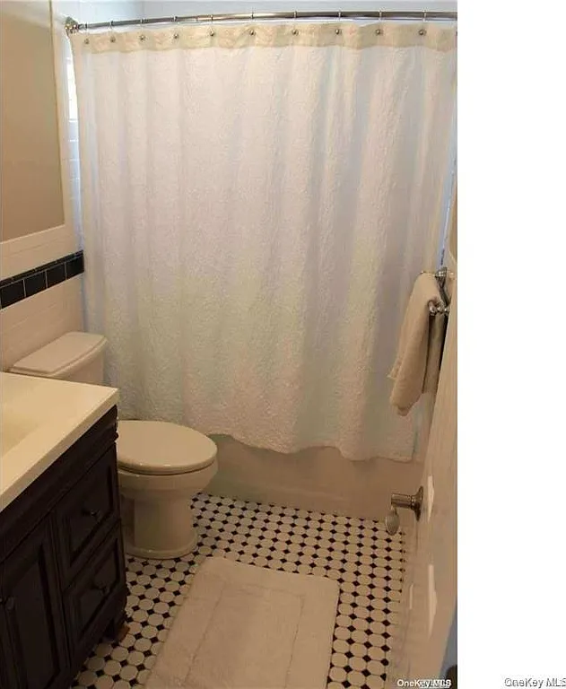 3 bed, 1.0 bath, 800 sqft, $2,800 — Photo 3