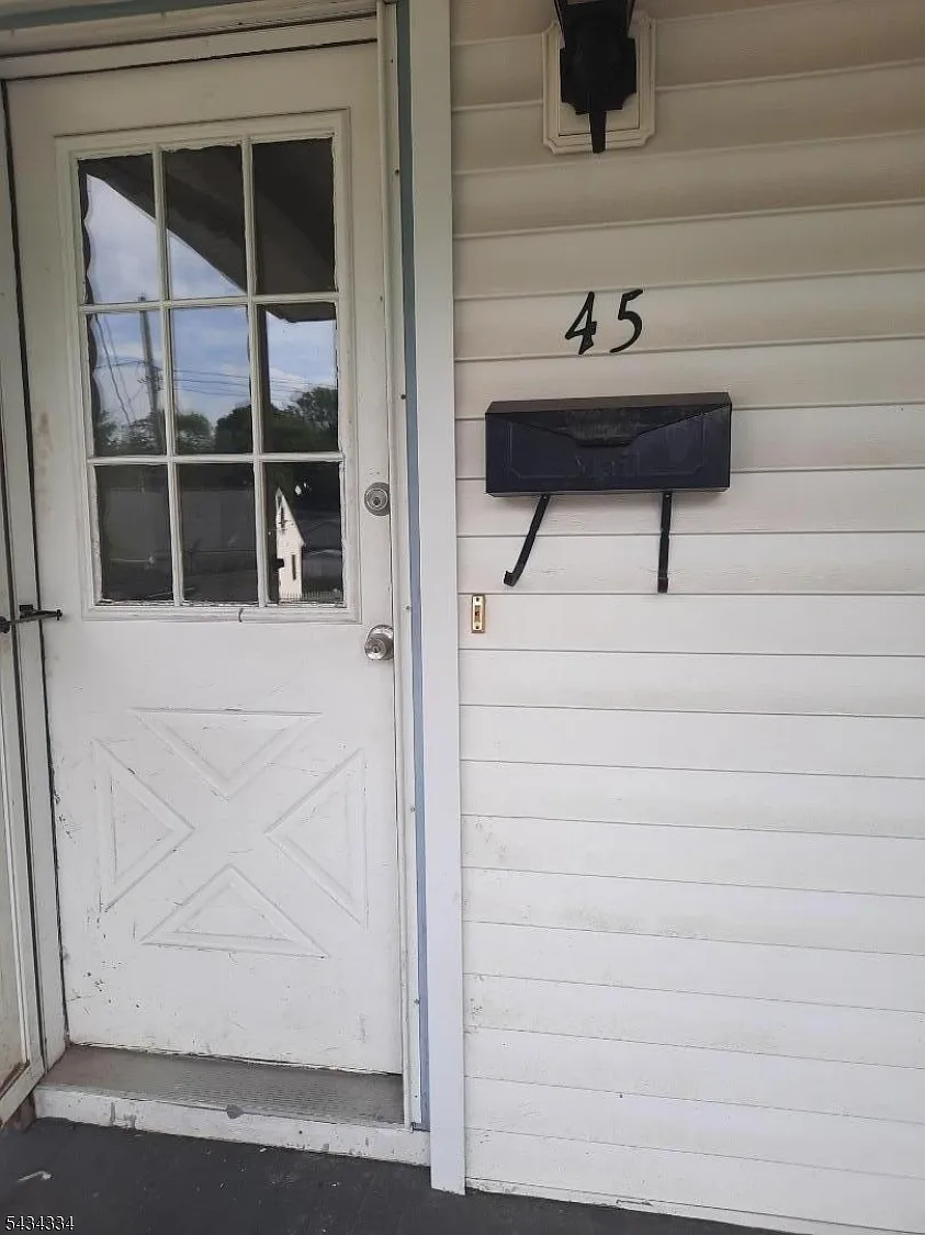 2 bed, 1.0 bath, $1,900 — Photo 3