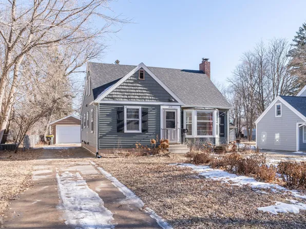 615 10th St SW, Willmar, MN 56201