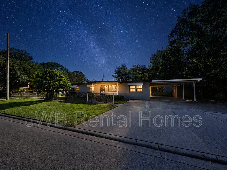 2319 Almeda St — Photo 12