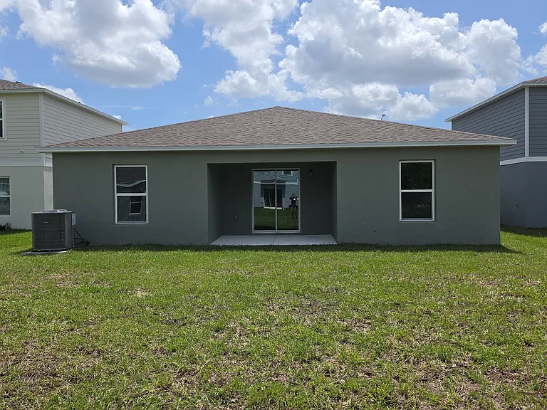 2556 NW 23rd Ave — Photo 4