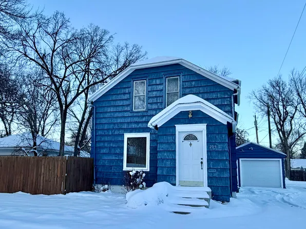 209 10th Ave SE, Aberdeen, SD 57401