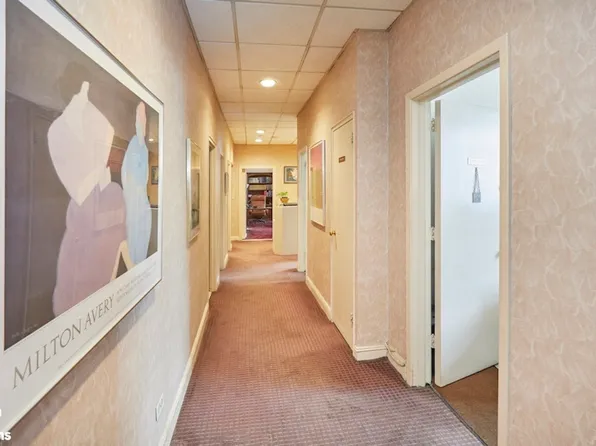 905 Fifth Avenue image 10 of 22