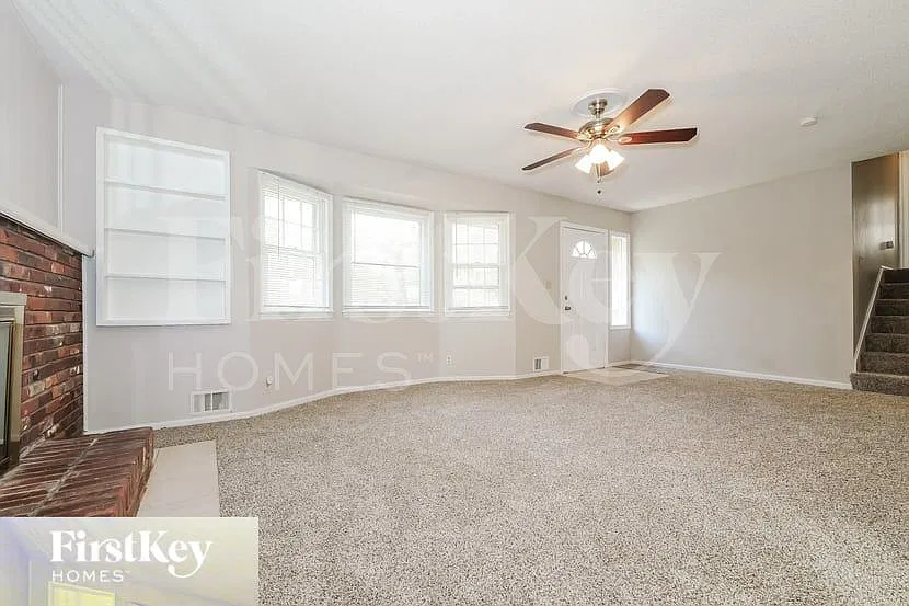3 bed, 2.0 bath, 1971 sqft, $2,095 — Photo 4