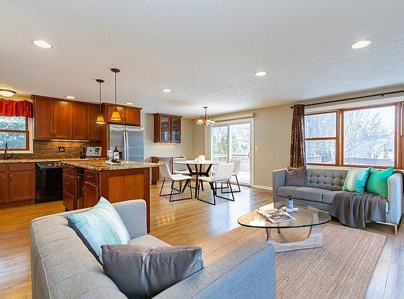 3rd image of 425 S Braintree Dr