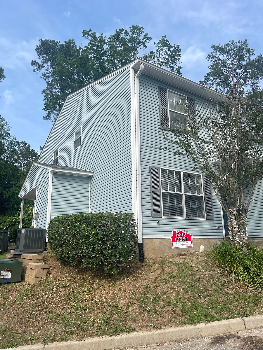 Exterior 2 - 2191 Timberwood Cir N
