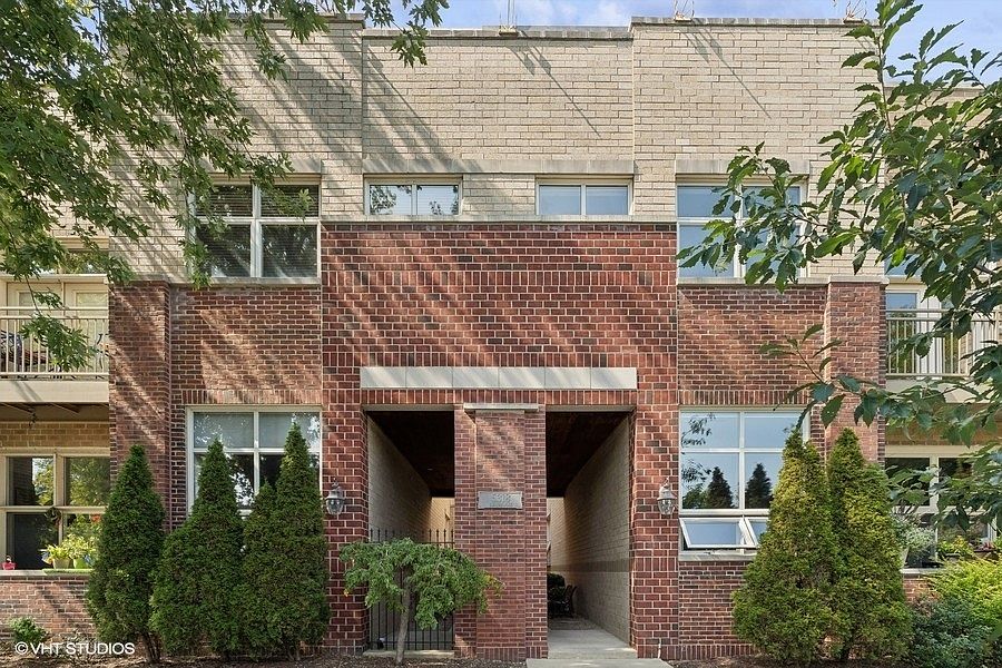1st image of 5318 N Ravenswood Ave Unit 202