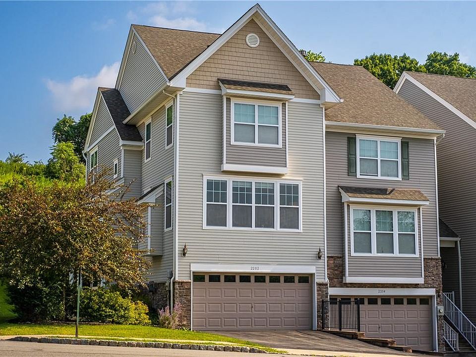 1st image of 2202 Hawthorn Way