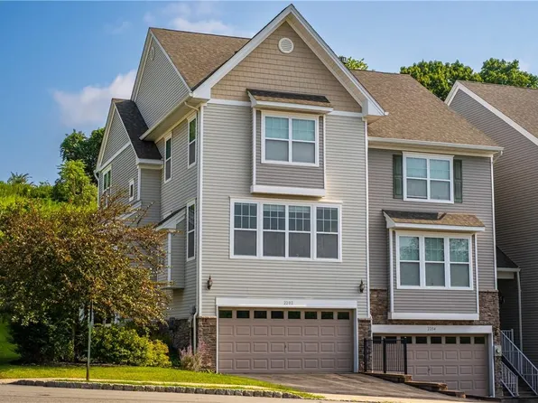 2202 Hawthorn Way, New Windsor, NY 12553