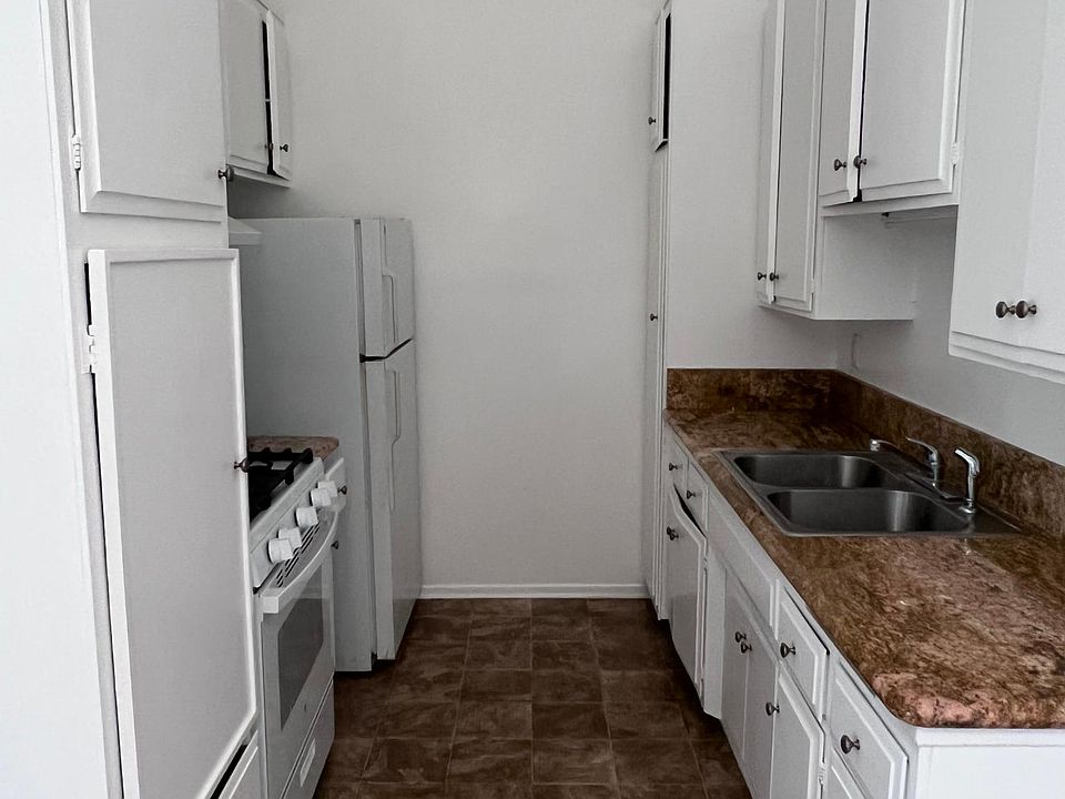 1st image of 744 Sidonia Ave