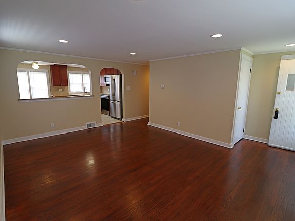 2nd image of 372 Berkley St