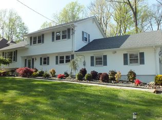 17 Cross Rd, Morris Plains, NJ 07950