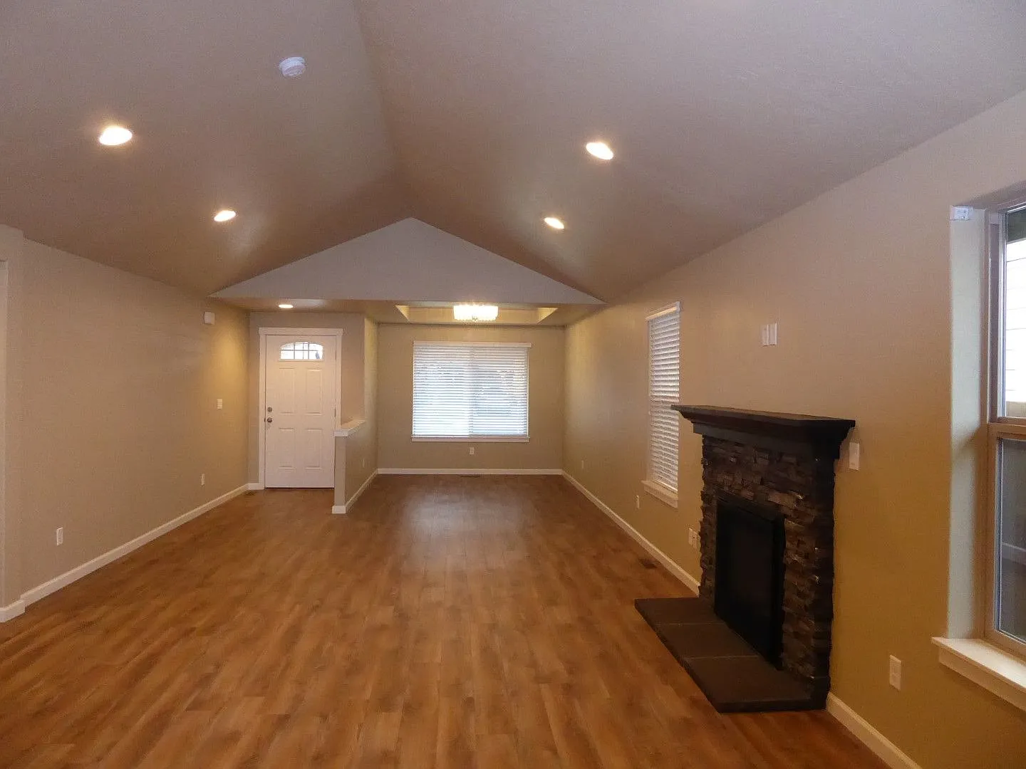 21190 Capella Place, Bend, Oregon 97702 - -Gannon Point - Just Reduced $200!! — Photo 3