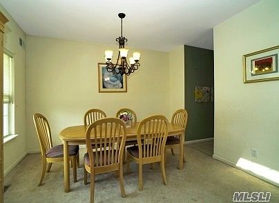 4th image of 2 Wisteria Ct