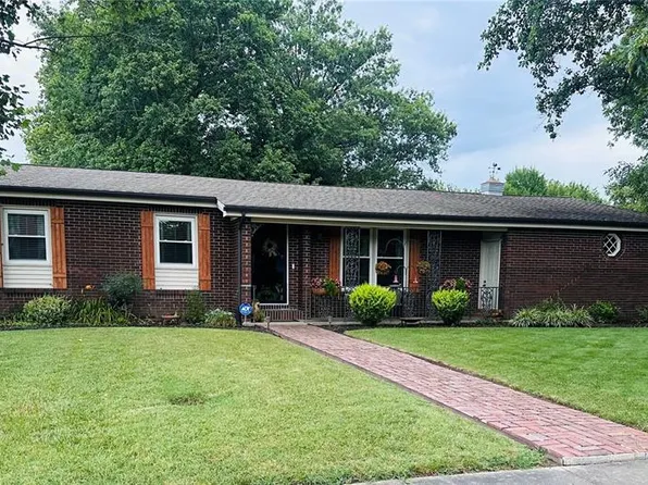 101 Winter Dr, Sikeston, MO 63801