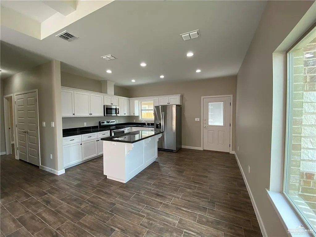 2 bed, 2.0 bath, 1050 sqft, $1,000 — Photo 3