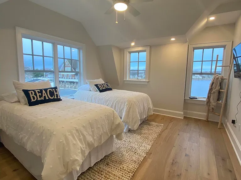 412 Lake Ave — Photo 11