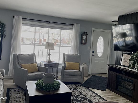 4th image of 221 Devonshire Dr