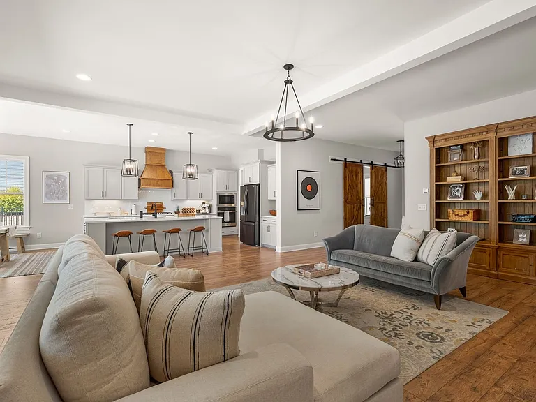 210 Lookout Rdg — Photo 7