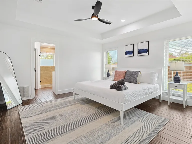 3322 Darby Ln — Photo 53