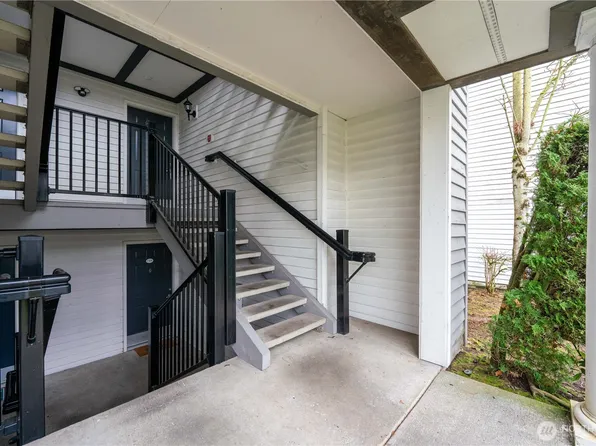 15415 35th Avenue W #F204, Lynnwood, WA 98087