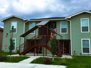 704 W 6th St #D, Taylor, TX 76574