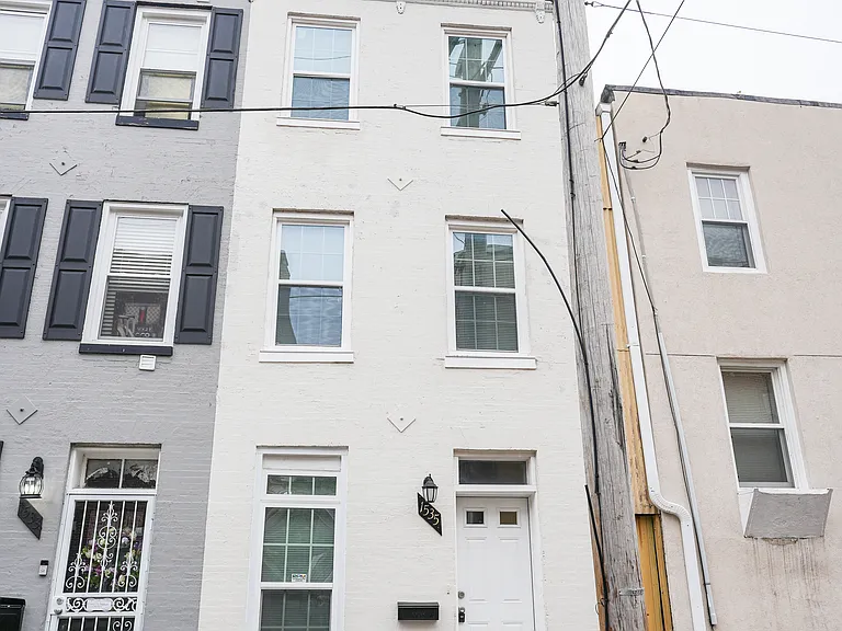 1535 W Fairmount Ave — Photo 1