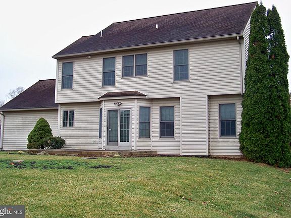 4th image of 339 Portland Pl