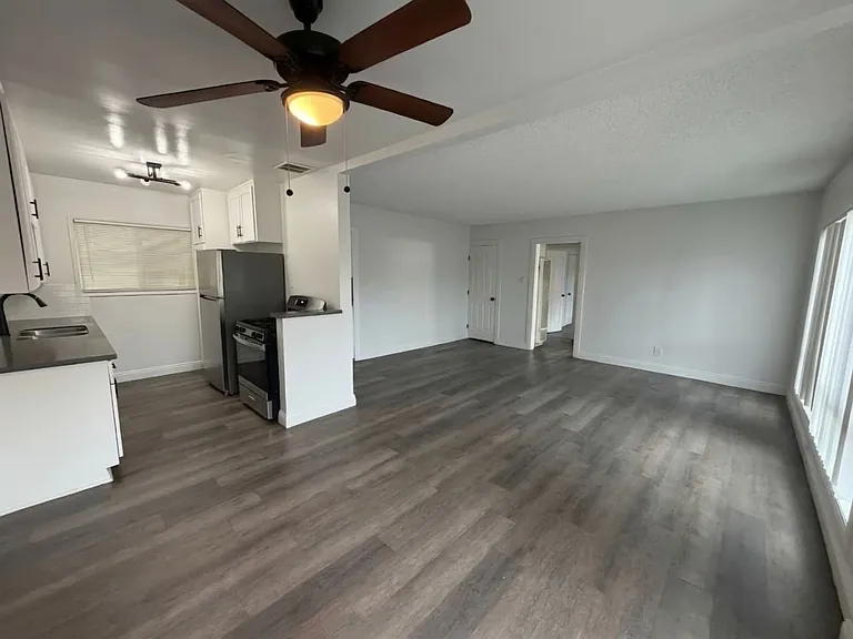 4050 Stevely Ave — Photo 22