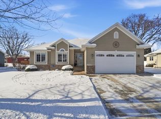 603 Park View Dr, Readlyn, IA 50668