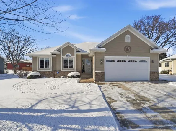 603 Park View Dr, Readlyn, IA 50668