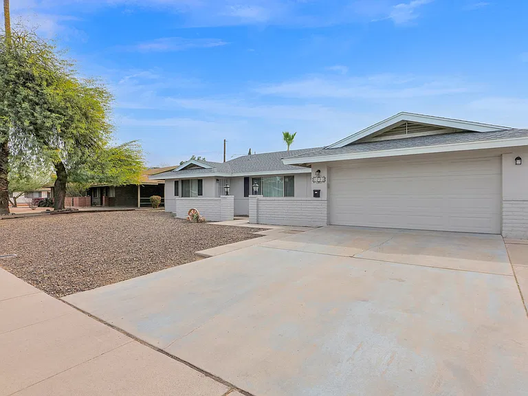 1233 E Campus Dr — Photo 40