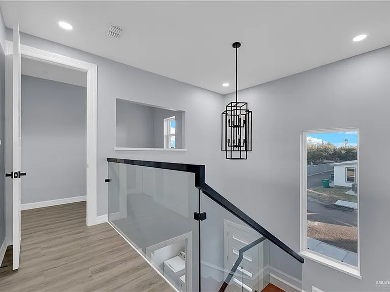 600 W Seminole Ave — Photo 12